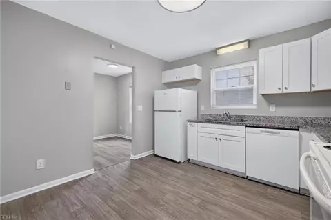 Entry Way - 322 S Curry St, Hampton, VA 23663 photo 1 of 2
