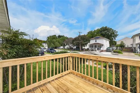 Exterior - 322 S Curry St, Hampton, VA 23663 photo 2 of 5