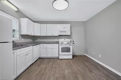 Kitchen - 322 S Curry St, Hampton, VA 23663 photo 1 of 2