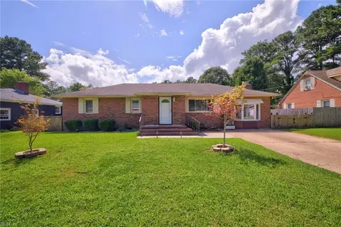 216 Shore Side Rd, Chesapeake, VA 23320