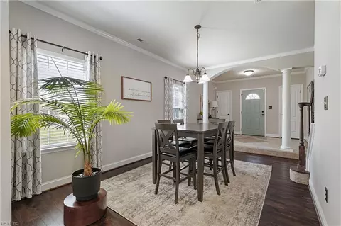 Entry Way - 7530 Villa Ct, Gloucester Point, VA 23062 photo 4 of 6