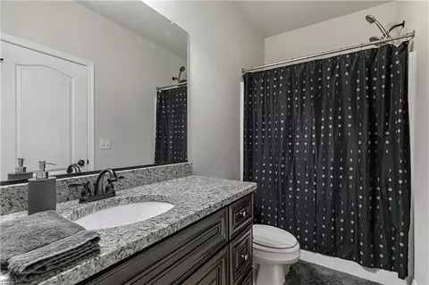 Bath - 7530 Villa Ct, Gloucester Point, VA 23062 photo 2 of 3