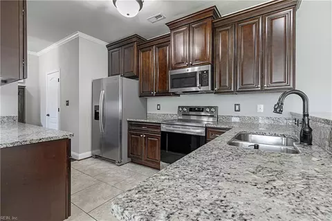 Kitchen - 7530 Villa Ct, Gloucester Point, VA 23062 photo 3 of 5