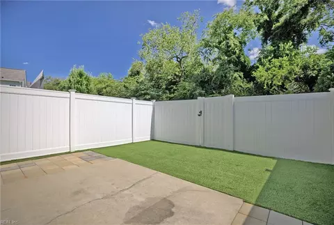Exterior - 7530 Villa Ct, Gloucester Point, VA 23062 photo 4 of 6