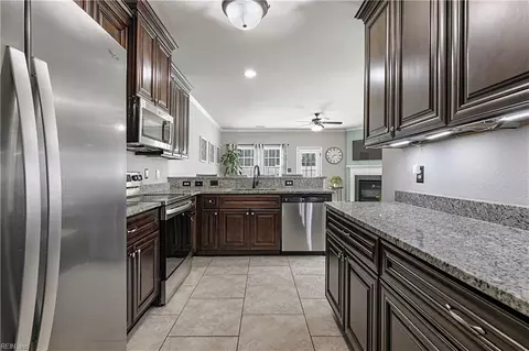 Kitchen - 7530 Villa Ct, Gloucester Point, VA 23062 photo 4 of 5