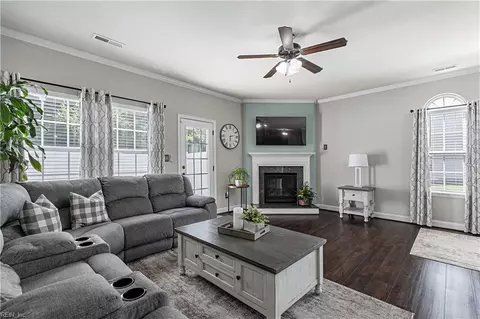 Living - 7530 Villa Ct, Gloucester Point, VA 23062 photo 2 of 2