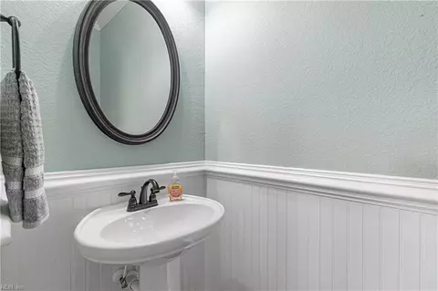 Bath - 7530 Villa Ct, Gloucester Point, VA 23062 photo 3 of 3