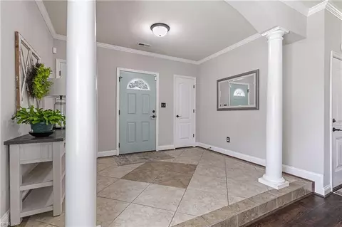 Entry Way - 7530 Villa Ct, Gloucester Point, VA 23062 photo 1 of 6