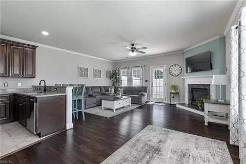 Entry Way - 7530 Villa Ct, Gloucester Point, VA 23062 photo 6 of 6