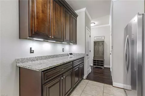 Entry Way - 7530 Villa Ct, Gloucester Point, VA 23062 photo 5 of 6