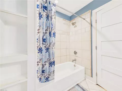 Bath - 125 Eggleston Ave, Hampton, VA 23669 photo 2 of 5