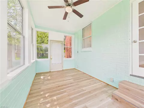 Exterior - 125 Eggleston Ave, Hampton, VA 23669 photo 4 of 13