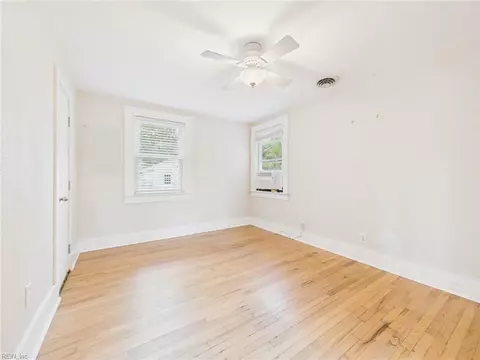 Bedroom - 125 Eggleston Ave, Hampton, VA 23669 photo 1 of 10