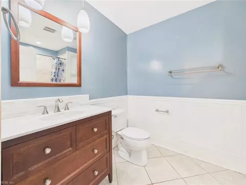 Bath - 125 Eggleston Ave, Hampton, VA 23669 photo 1 of 5