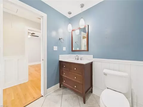 Bath - 125 Eggleston Ave, Hampton, VA 23669 photo 3 of 5