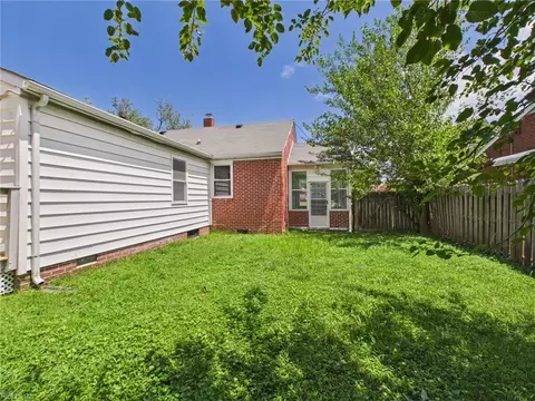 Exterior - 125 Eggleston Ave, Hampton, VA 23669 photo 10 of 13