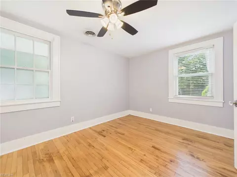 Bedroom - 125 Eggleston Ave, Hampton, VA 23669 photo 4 of 10