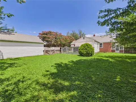 Exterior - 125 Eggleston Ave, Hampton, VA 23669 photo 11 of 13