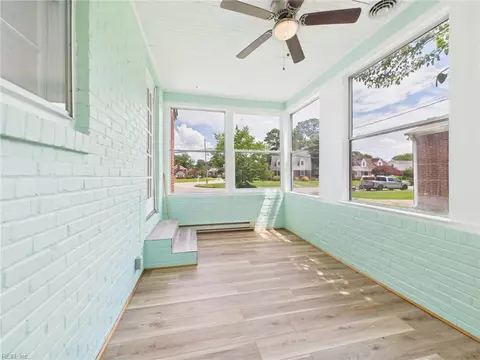 Exterior - 125 Eggleston Ave, Hampton, VA 23669 photo 6 of 13