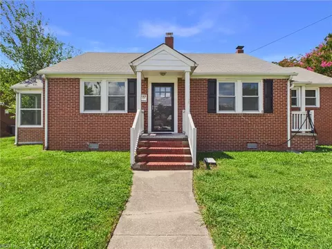 Exterior - 125 Eggleston Ave, Hampton, VA 23669 photo 2 of 13