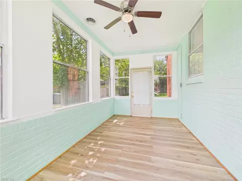 Exterior - 125 Eggleston Ave, Hampton, VA 23669 photo 5 of 13
