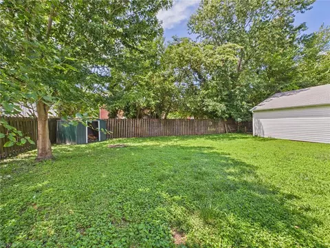 Exterior - 125 Eggleston Ave, Hampton, VA 23669 photo 8 of 13