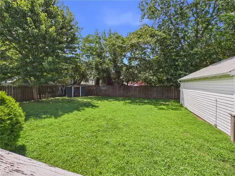 Exterior - 125 Eggleston Ave, Hampton, VA 23669 photo 7 of 13