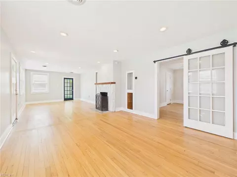 Living - 125 Eggleston Ave, Hampton, VA 23669 photo 5 of 7