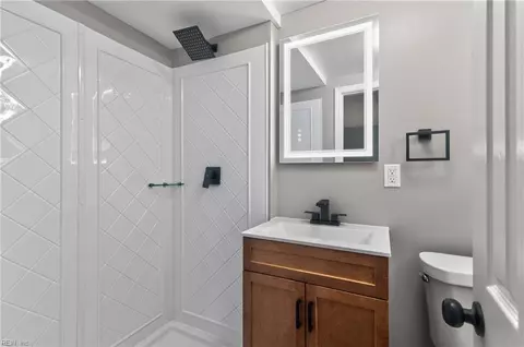 Bath - 825 Weymouth Ter, Hampton, VA 23666 photo 1 of 5