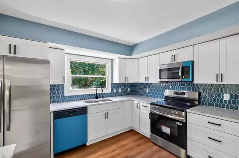 Kitchen - 825 Weymouth Ter, Hampton, VA 23666 photo 4 of 4