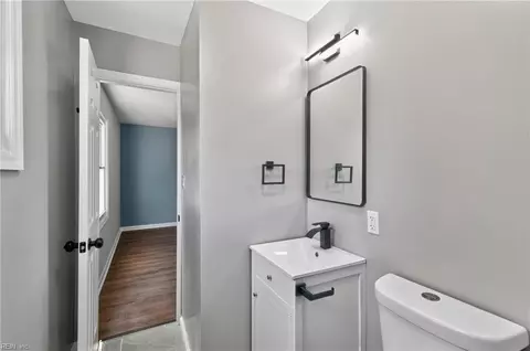Bath - 825 Weymouth Ter, Hampton, VA 23666 photo 3 of 5