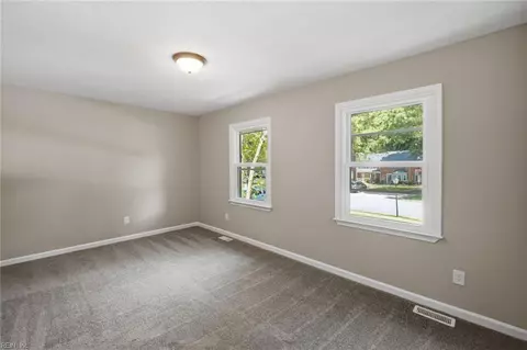 Bedroom - 25 Corwin Cir, Hampton, VA 23666 photo 1 of 4