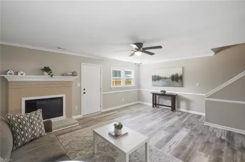 Living - 25 Corwin Cir, Hampton, VA 23666 photo 1 of 2