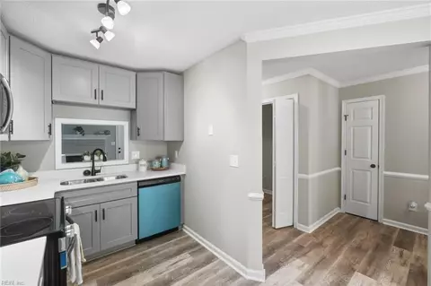 Entry Way - 25 Corwin Cir, Hampton, VA 23666 photo 1 of 2