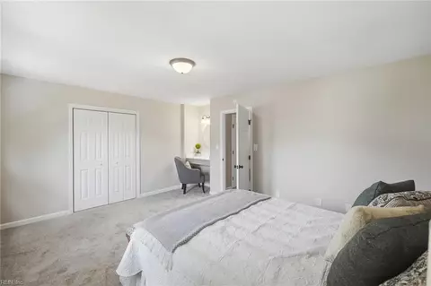 Bedroom - 25 Corwin Cir, Hampton, VA 23666 photo 2 of 4