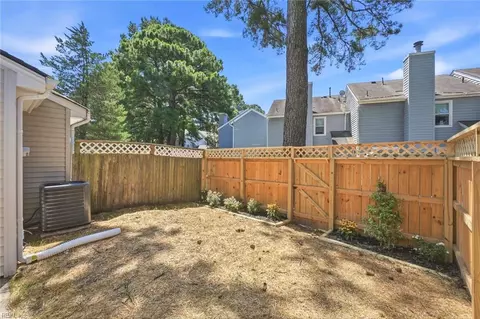 Exterior - 25 Corwin Cir, Hampton, VA 23666 photo 3 of 5