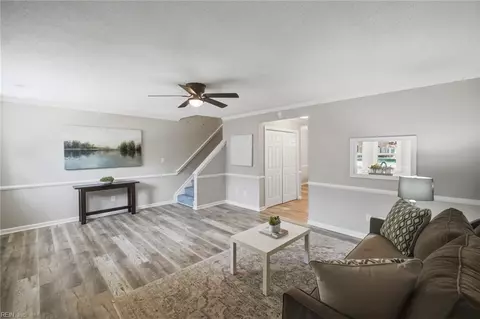 Living - 25 Corwin Cir, Hampton, VA 23666 photo 2 of 2