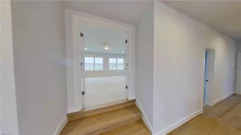 Entry Way - 27 River Edge Dr, Suffolk, VA 23433 photo 7 of 9