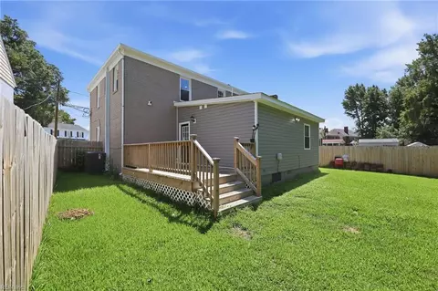 Exterior - 147 Armstrong Dr, Hampton, VA 23666 photo 6 of 7