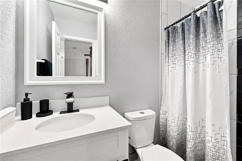 Bath - 147 Armstrong Dr, Hampton, VA 23666 photo 4 of 7