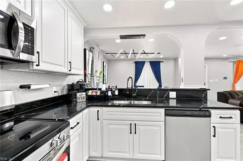 Kitchen - 147 Armstrong Dr, Hampton, VA 23666 photo 3 of 4
