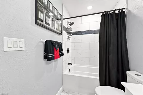Bath - 147 Armstrong Dr, Hampton, VA 23666 photo 7 of 7