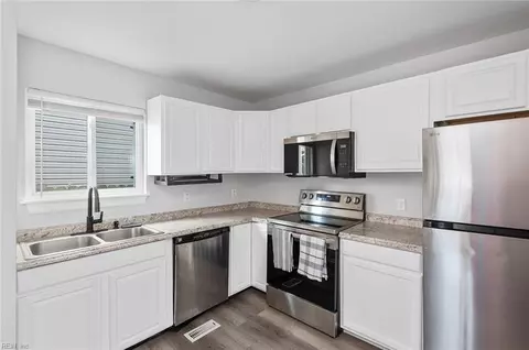 Kitchen - 29 Ireland St, Hampton, VA 23663 photo 2 of 2