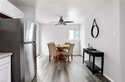 Dining - 29 Ireland St, Hampton, VA 23663 photo 1 of 2