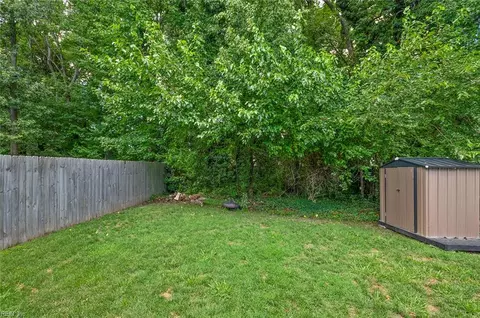 Exterior - 29 Ireland St, Hampton, VA 23663 photo 4 of 6