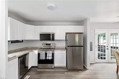 Kitchen - 29 Ireland St, Hampton, VA 23663 photo 1 of 2