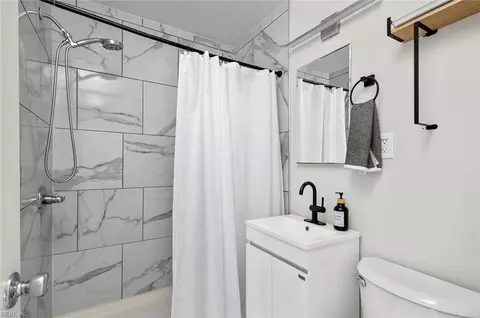 Bath - 29 Ireland St, Hampton, VA 23663 photo 1 of 2