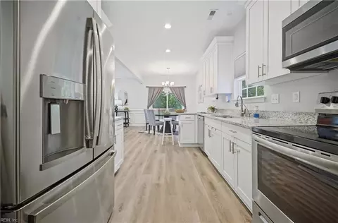 Entry Way - 245 Clifton St, Hampton, VA 23661 photo 4 of 6