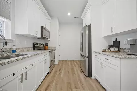 Entry Way - 245 Clifton St, Hampton, VA 23661 photo 2 of 6