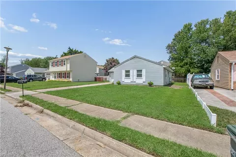 Exterior - 38 Rendon Dr, Hampton, VA 23666 photo 4 of 7